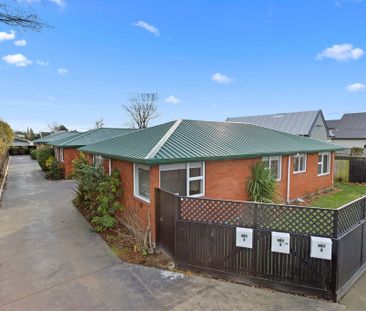 3 Bedroom Warm, Sunny Townhouse - Photo 2