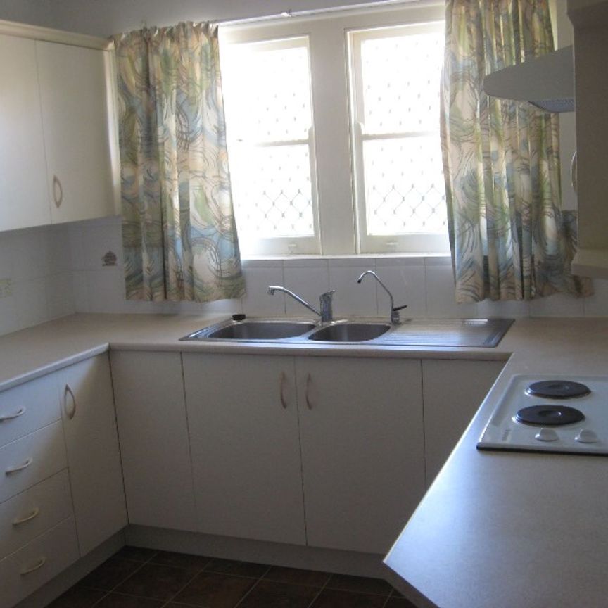 Spacious Single Story Unit with Polished Floors - Photo 1