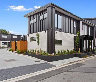 3-Bedroom Townhouse in Merivale - Photo 4