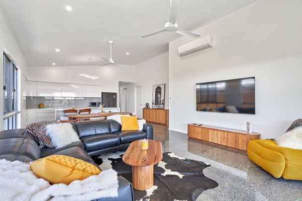FURNSIHED HOME IN THE SOUGHT-AFTER PALMS RESIDENTIAL ESTATE! - Photo 1
