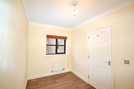 5 bedroom detached house to rent - Photo 4