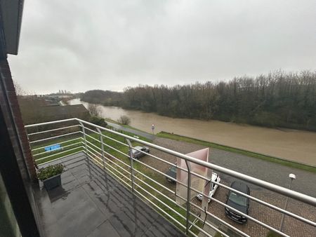 Appartement met uniek verzicht op de Leie met 2 slaapkamers - Photo 2