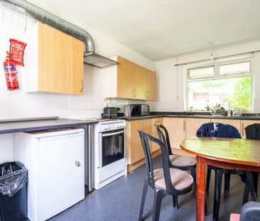 4 bedroom terraced house to rent - Photo 6