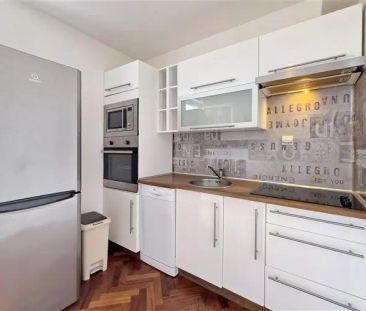 Kompletně zařízený byt 2+kk (balkón s výhledem) v posledním patře d... - Photo 4