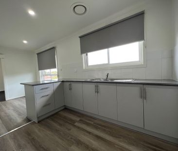 Well-Presented Unit with Comfort and Convenience - Photo 6