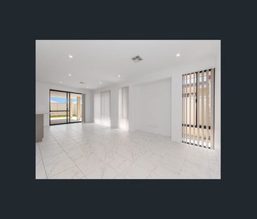 SPACIOUS FAMILY HOME IN PRIME HAYNES LOCATION - Photo 2