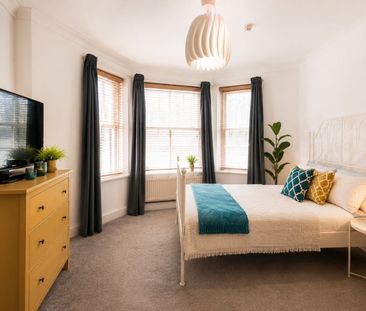 Studio Flat, Holland Park Gardens, W14 - Photo 3