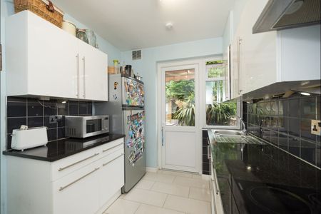 3 Bed Terraced House, Chandos Road, E15 - Photo 4
