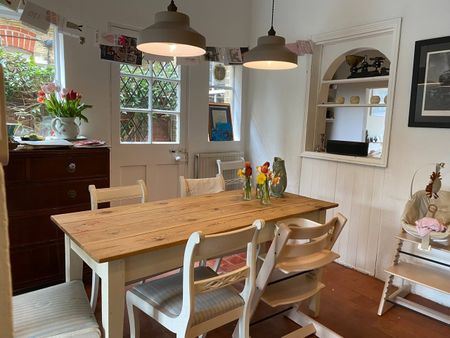 3 Bed Semi-Detached House, Grantham Road, W4 - Photo 3