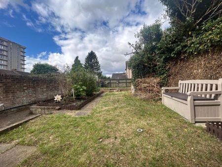 1 bedroom in a house share to rent - Photo 5