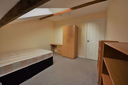 2 bedroom Flat in Flat 2, Leeds - Photo 5