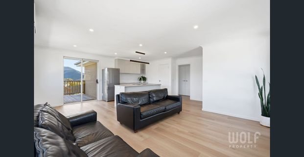 The Perfect Blend Of Comfort & Style! - Photo 1