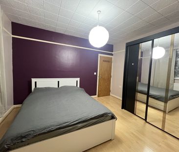 2 Bed Flat, Gantshill Crescent, IG2 - Photo 3