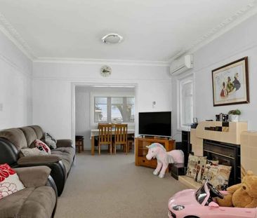 Sunny Character Home Near Cornwall Park - Photo 3