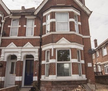 3 Bed Semi-Detached House, Hill Lane, SO15 - Photo 5