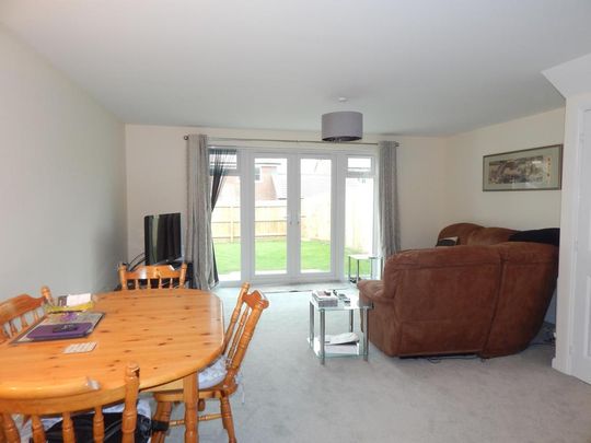 3 bedroom semi-detached house to rent - Photo 1