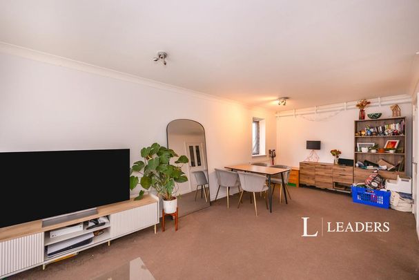 2 bedroom flat to rent - Photo 1