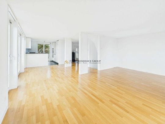 High-quality family residence with garden and unobstructed view of Lake Greifensee - Photo 1