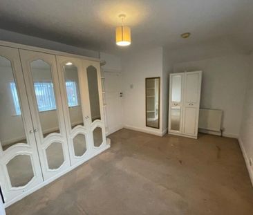 3 bedroom end of terrace house to rent - Photo 4