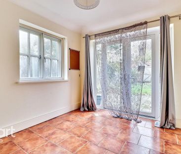 3 bedroom detached house to rent - Photo 2