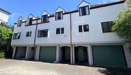 Townhouse with Garage Parking on The Terrace - Photo 4