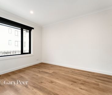 Radiant 1st floor apartment on Rosstown Road - Photo 6