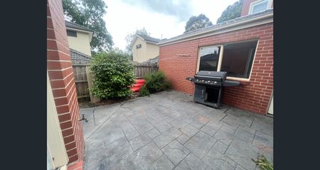 2/11 Somerset Road, Glen Iris VIC 3146 - Townhouse For Rent | Domain - Photo 2