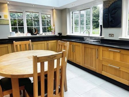 1 bedroom in a house share to rent - Photo 4