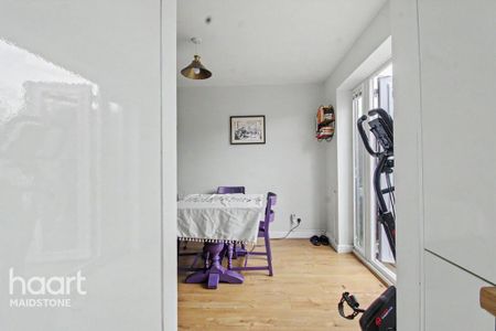 3 bedroom terraced house to rent - Photo 5