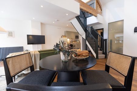 2 Bed Flat, Victoria Buildings, M4 - Photo 2