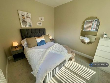 1 bedroom in a house share to rent - Photo 4