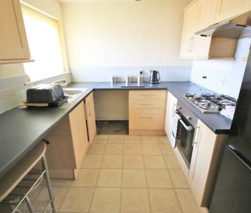 2 bedroom ground floor flat to rent - Photo 3