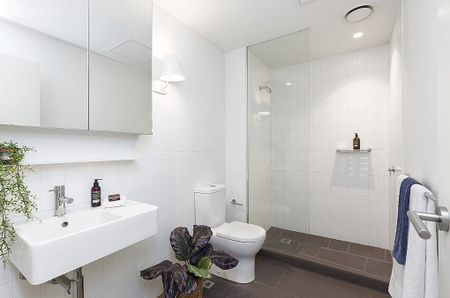 ONE BEDROOM APARTMENT IN SOUGHT AFTER BLOCK!!! ACCESS VIA LANEWAY - Photo 5