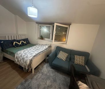 Room in a Shared House, Geneva Drive, SW9 - Photo 5