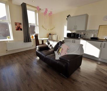 2 bedroom Flat in Otley Road, Leeds - Photo 5