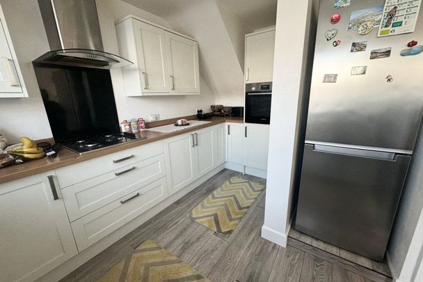 Lyndhurst Close - Photo 1