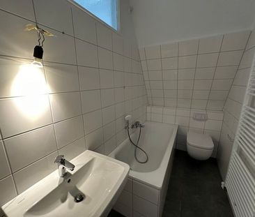 SCHADE HAUSVERWALTUNG - Renovierte 4,5-Zimmerwohnung in zentraler L... - Photo 4