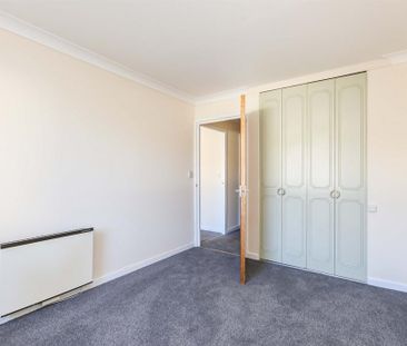 1 bedroom retirement property to rent - Photo 6