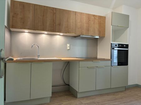 Location Appartement 3 pièces 76m² GUILHERAND GRANGES 07500 - Photo 2