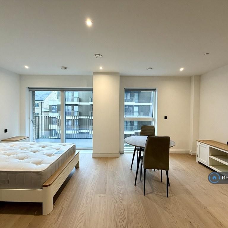 Studio to rent - Photo 1