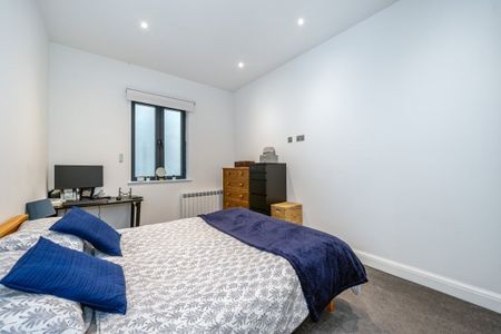 2 bedroom flat to rent - Photo 2