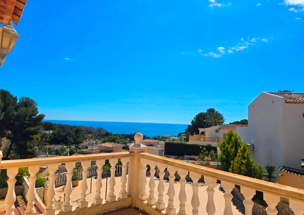 LONG TERM RENTAL Beautiful villa with sea views for rent in Benissa coast with 5 bedrooms.
