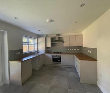 3 bedroom semi-detached house to rent - Photo 6