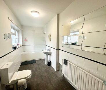 ACADEMIC YEAR 2026/2027. Four double bedroom, two bathroom student ... - Photo 5