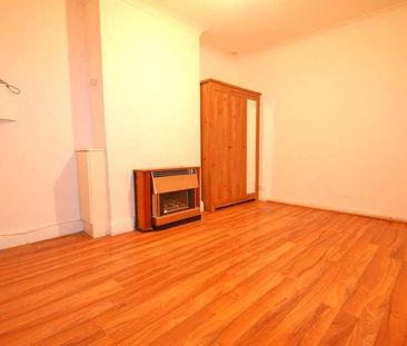 Rochester Avenue, Feltham, TW13 - Photo 5