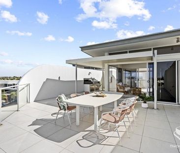 Penthouse Retreat - Photo 2