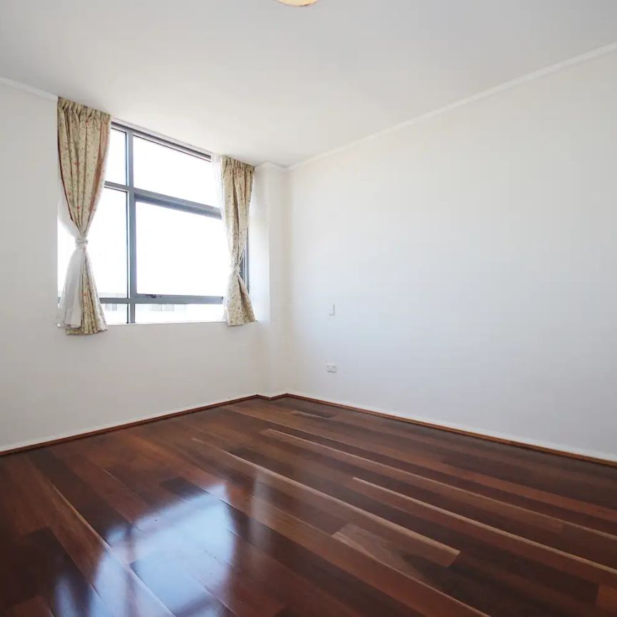“Modern & Spacious Two Bedroom Apartment” - Photo 1
