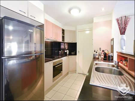 Modern 1 bedroom 1 bathroom unit for long term letting - Photo 2