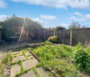 3 bedroom end of terrace house to rent - Photo 3