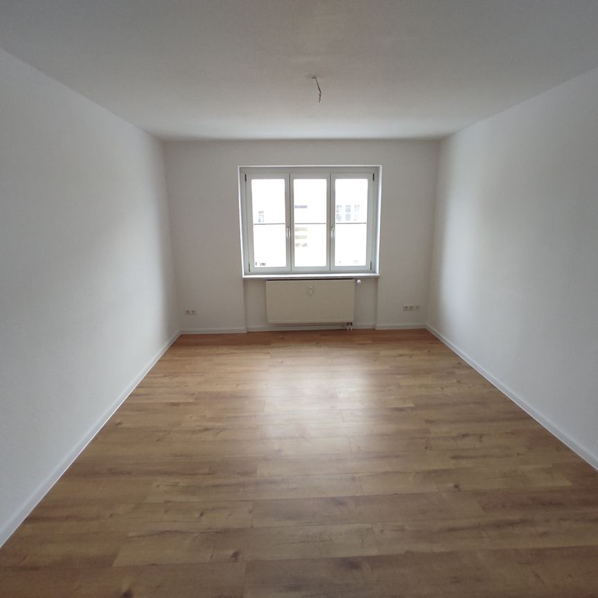 Helle 2-Raum-Wohnung mit Balkon! - Foto 1